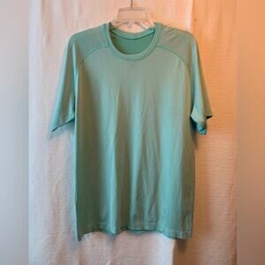 Lululemon Athletica men’s shirt sleeve tech t shirt size XL green stripes